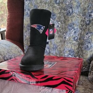 NFL NEW ENGLAND PATRIOTS!! RARE!!! UGG STYLE WINTER BOOTS--  6W